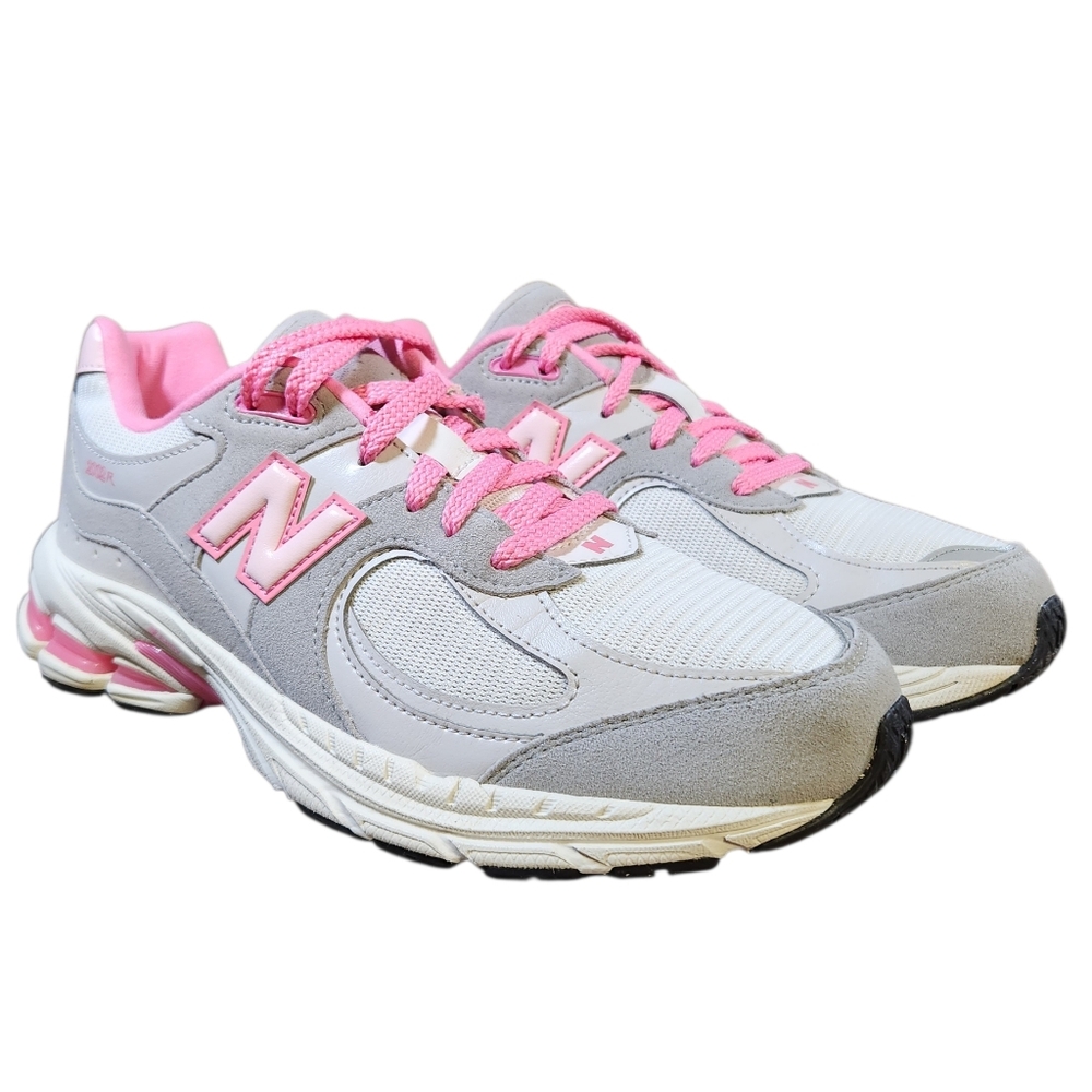 New Balance 2002R Women's Size 6.5 Raincloud Signal Pink Running Shoes Casual
